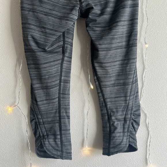 Lululemon 3/4 Cropped Legging​​​​​​​​ - Picture 3 of 5